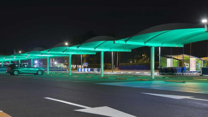 Parking du centre commercial à Barentin illuminé par des POSS