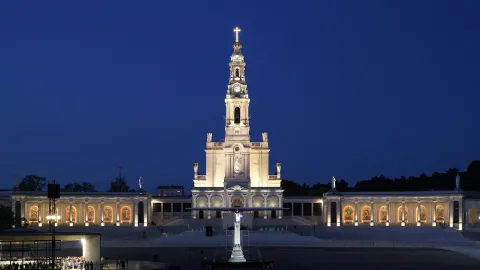 Schréder fournit un système d'éclairage qui met en valeur la beauté de cette église avec des coûts d'exploitation minimaux.