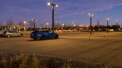 Des systèmes solaires autonomes VERTICALIS offrent un parking sûr et accueillant aux collaborateurs du siège social d’Arthrex à Munich