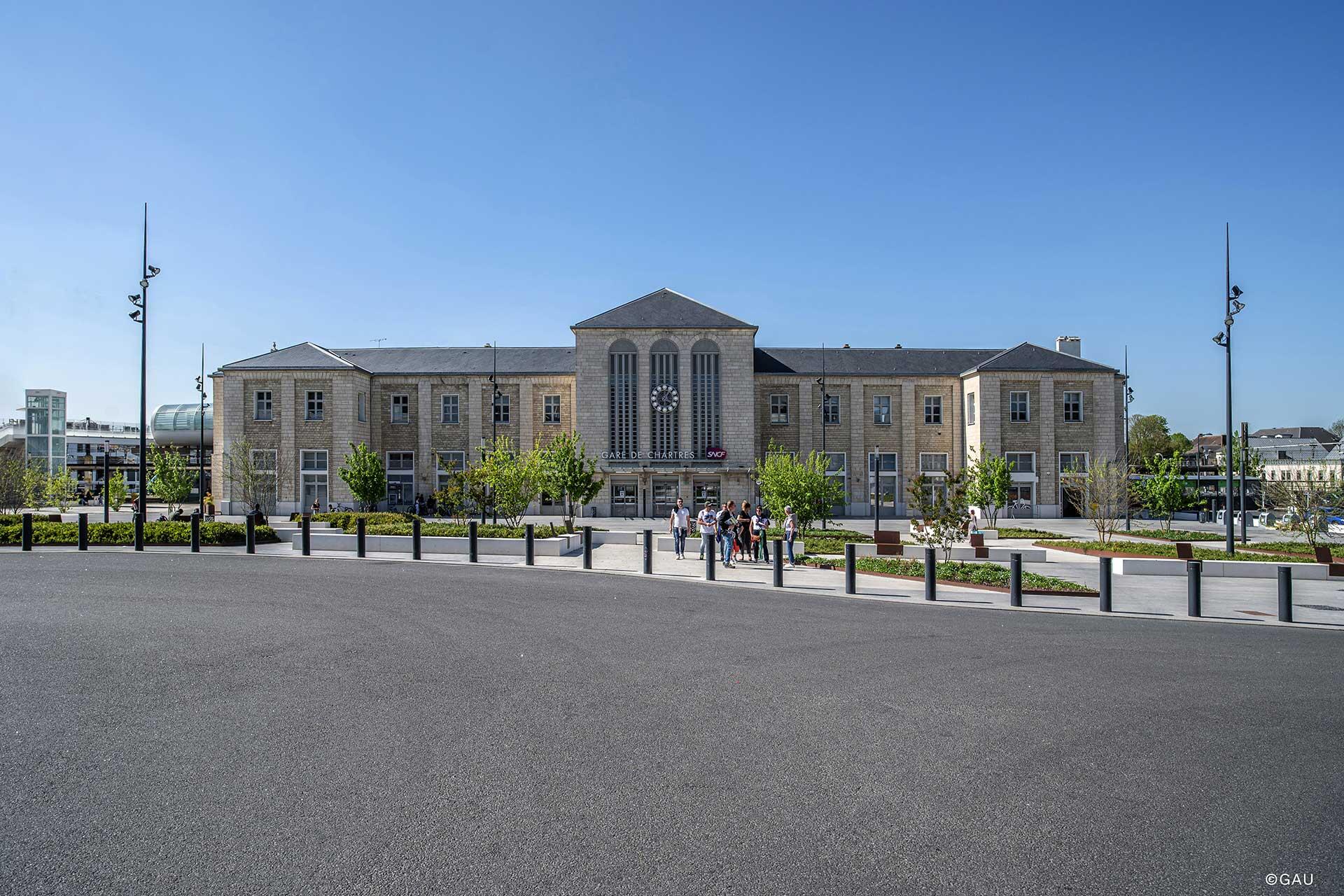 Gare de Chartres luminaires SHUFFLE FOCAL 