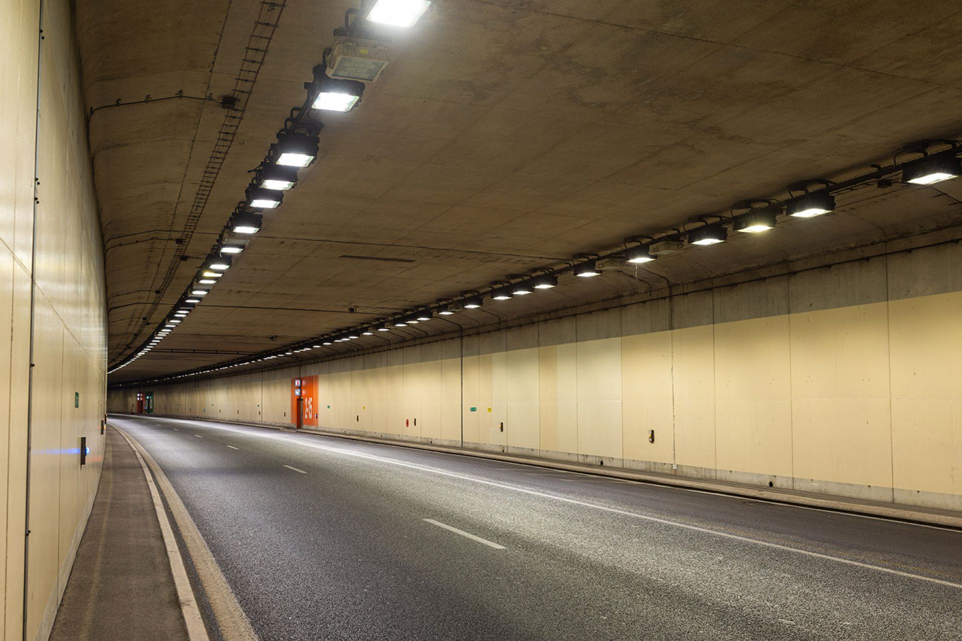 Schréder retrofitted luminaires in CNA TUnnel in Angers to reduce energy consumption and create a more circular economy